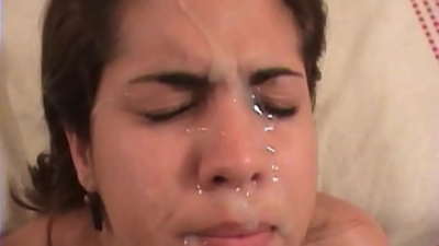 Hermosa morena latina tiene sexo duro