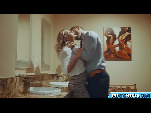 ❤️ Cuando una rubia tetona te seduce en un baño público ☑ Follar en es.yh9n.top ❌️